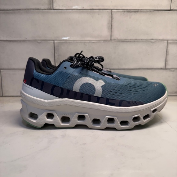 On Running Cloudmonster Shoes - Picture 2 of 4